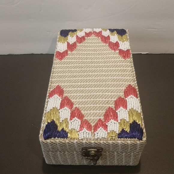 Accessories - 👌Embroidered Jewelry Box with Mirror NWOT